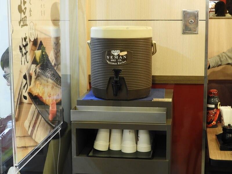 福勝亭中山店的紅茶桶
