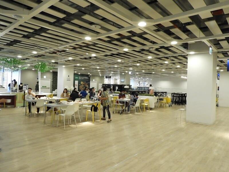 IKEA 餐廳桃園青埔店有很大的用餐空間