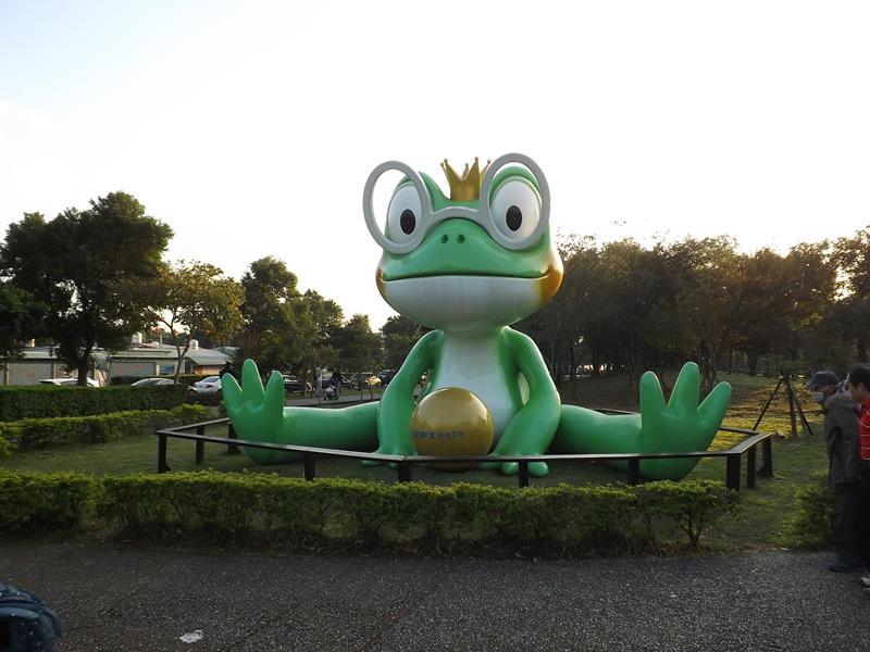 這隻大青蛙大概是八德埤塘生態公園的吉祥物吧
