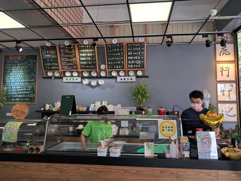 鹿行艸地冰店點餐櫃檯