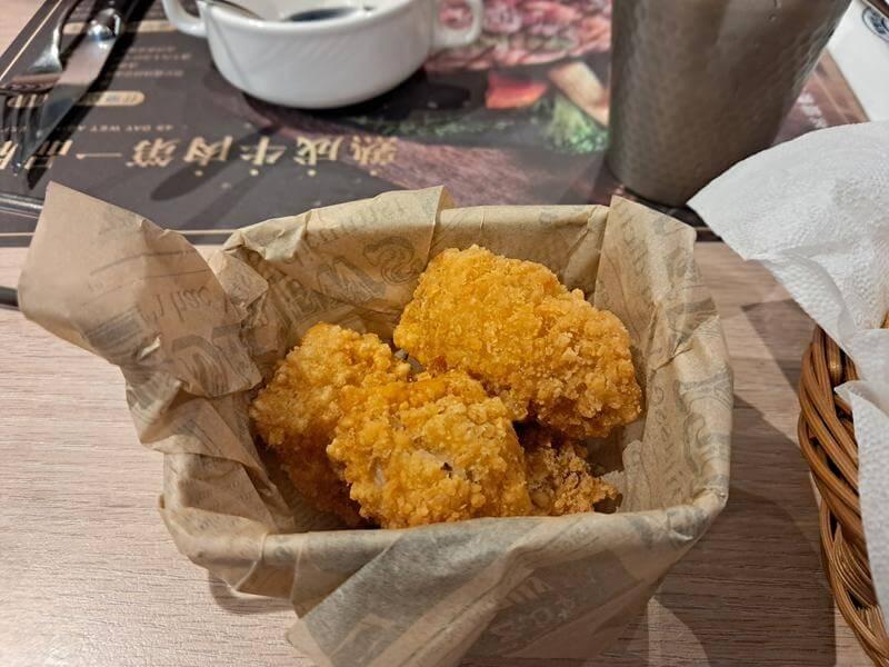 酥炸魚柳條味道很香，乍看之下誤以為是雞塊