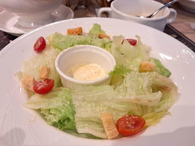 沙拉我們選了兩種不同的醬料
