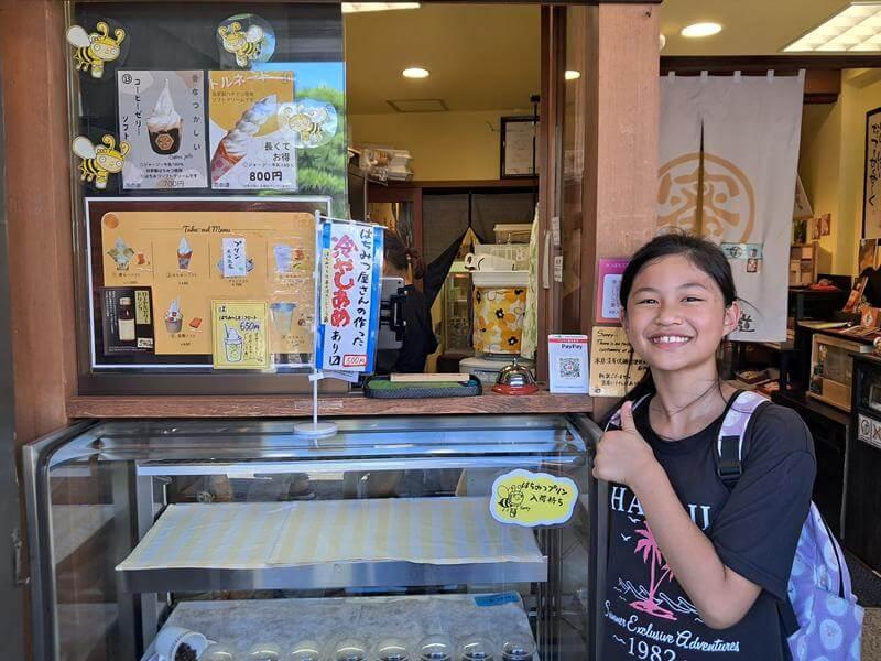 非常期待待會兒拿到的蜂蜜冰淇淋