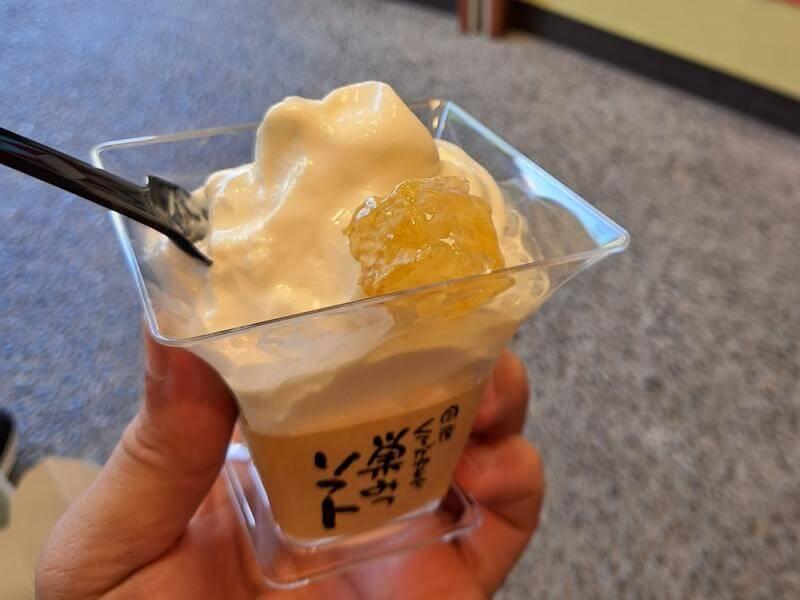 はちみつソフト(蜂蜜霜淇淋)1000日圓