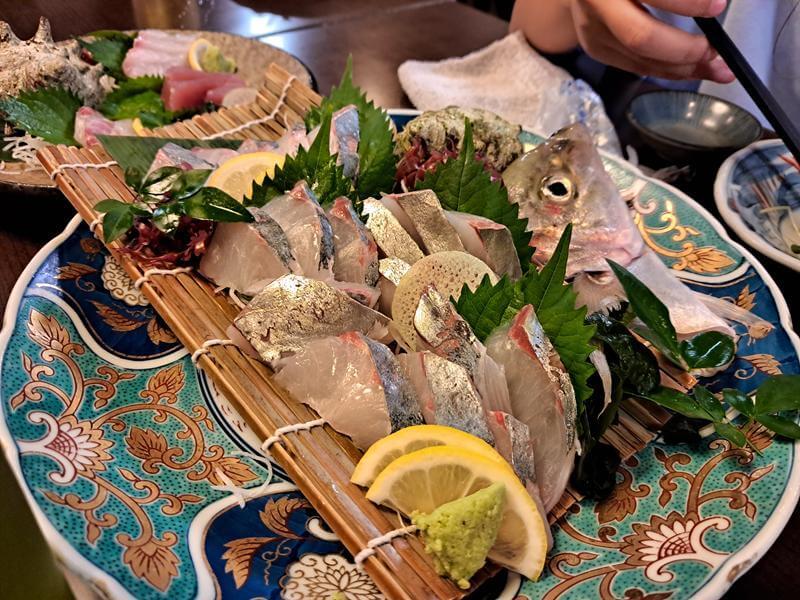 さかな市場筑紫口店生魚片