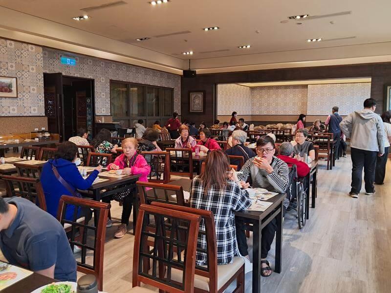 起床吃早餐囉