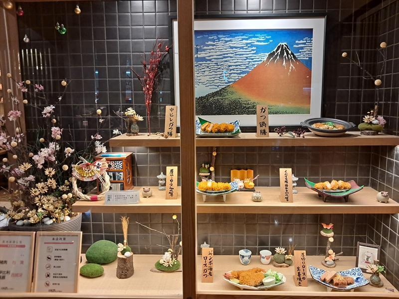 店外的餐點模型