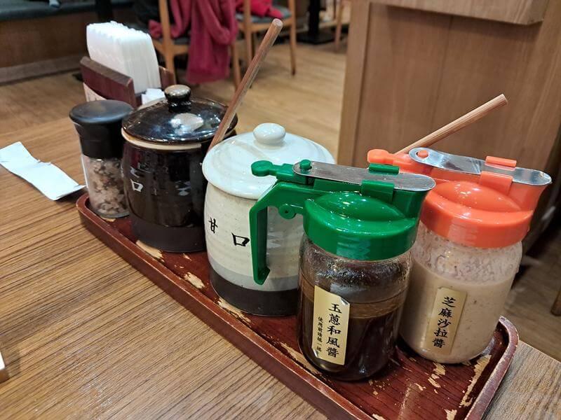 桌上的調味料