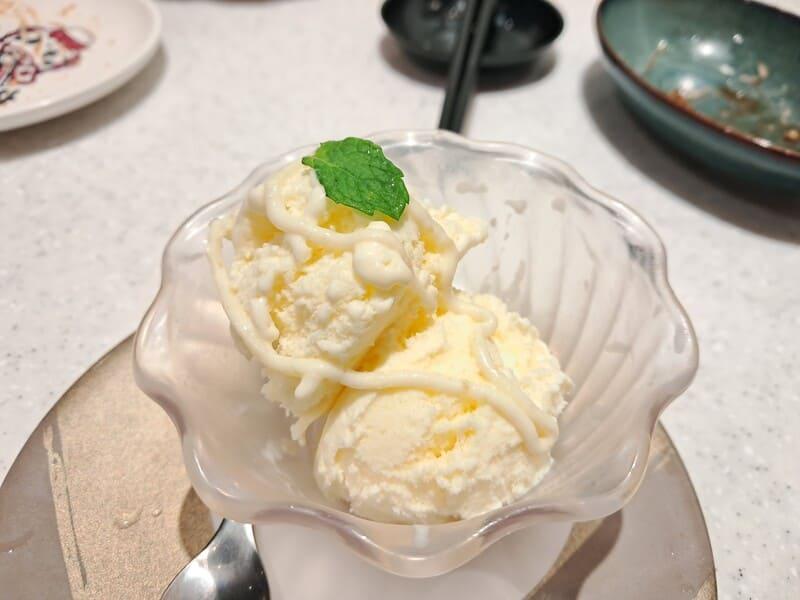香草霜淇淋 Vanilla soft serve