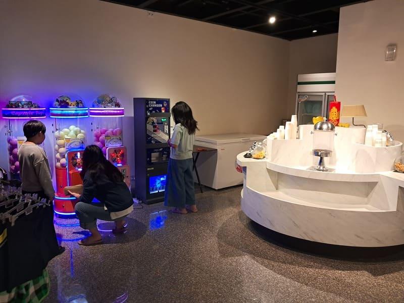 娛樂區與零食吧檯