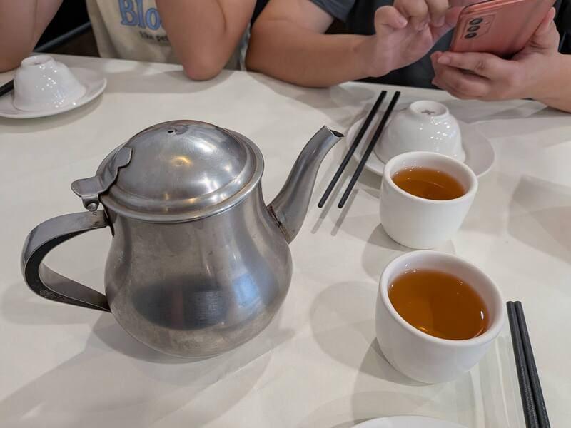 每桌都有熱茶