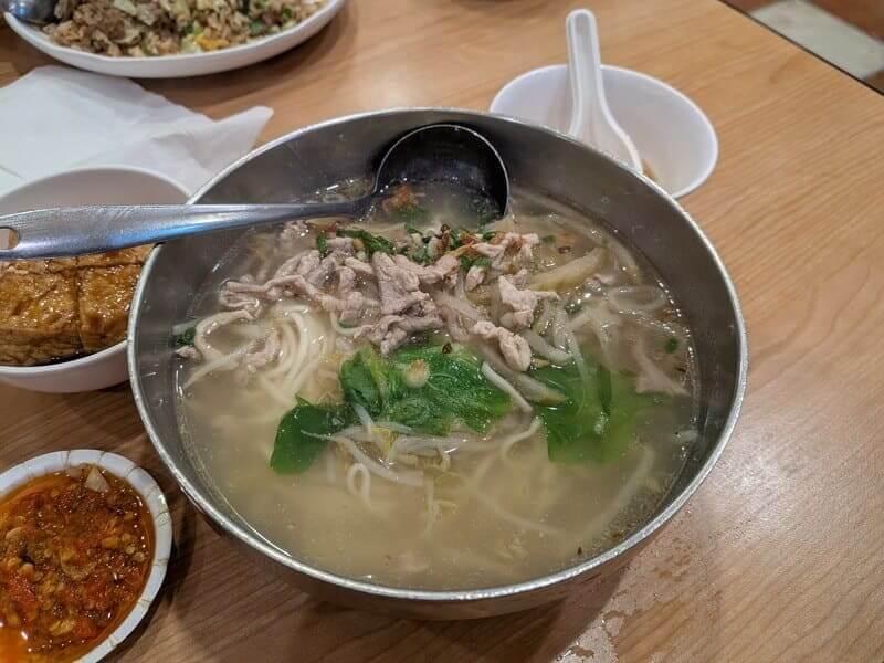 這是榨菜肉絲麵